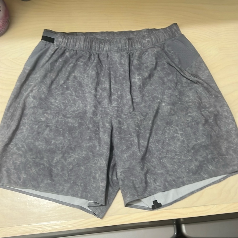 Lululemon men’s lined athletic shorts